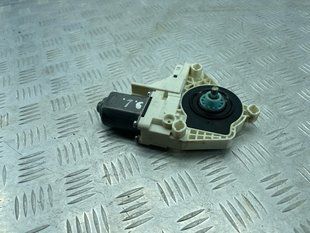 Електродвигун склопідйомника задній лівий 8K0959811A Audi A6 Audi A4, Audi A4 Allroad, Audi A6, Audi Q3, Audi Q5, Audi S4, Audi S6, Audi SQ5, Porsche Cayenne, Volkswagen Touareg