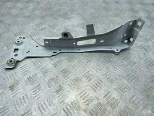 Кронштейн крила 8W0821136C Audi A4 Allroad