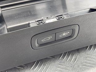 Кнопка закрытия двери багажника 31376890 Volvo XC90