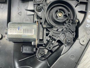 Приводний блок дверей / доводчик 4M0839004 Audi Q7