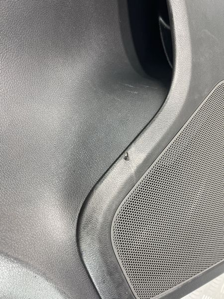 Обшивка дверей Volkswagen Touareg