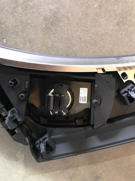 Накладка на торпедо 4G08570516PS Audi A6