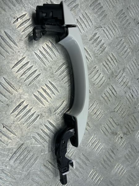 Ручка дверей (keyless) зовнішня 8T0837205A Audi A4