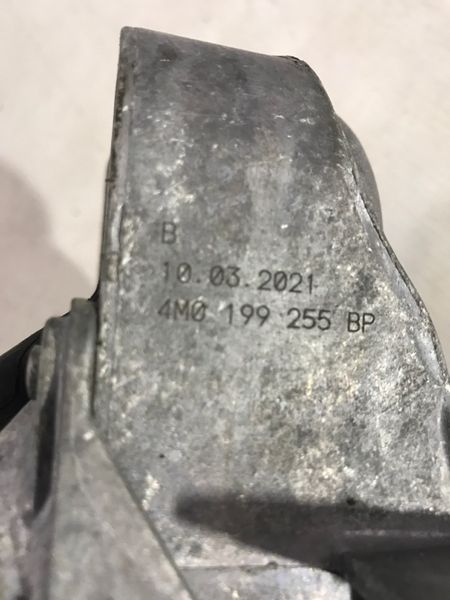 Опора / Подушка двигателя 4M0199255BP Audi Q7
