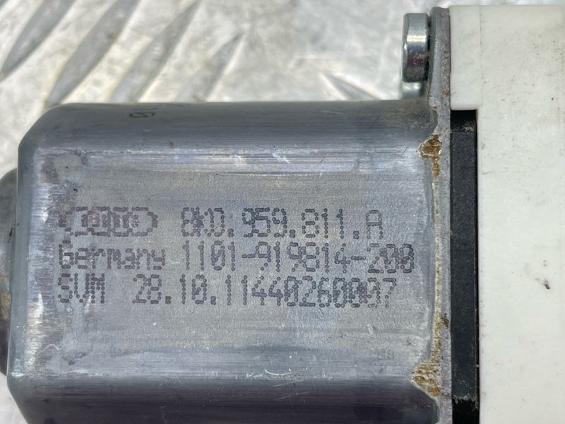 Електродвигун склопідйомника задній лівий 8K0959811A Audi A6 Audi A4, Audi A4 Allroad, Audi A6, Audi Q3, Audi Q5, Audi S4, Audi S6, Audi SQ5, Porsche Cayenne, Volkswagen Touareg