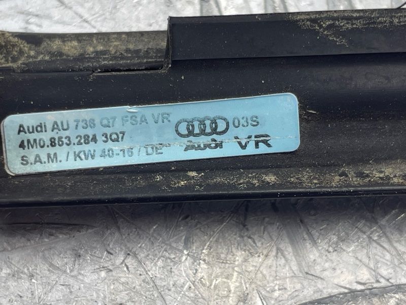 Молдинг / уплотнитель паза стекла Audi Q7