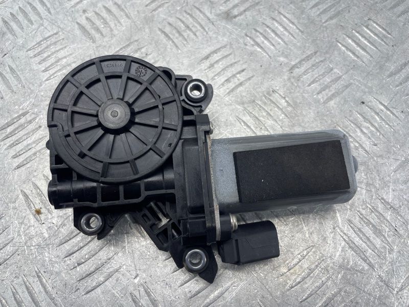 Привідний блок дверей лівий 4F0837059 Audi A8 Audi A6, Audi A7, Audi A8, Audi Q7, Audi RS7, Audi S6, Audi S7, Audi S8, Audi SQ7