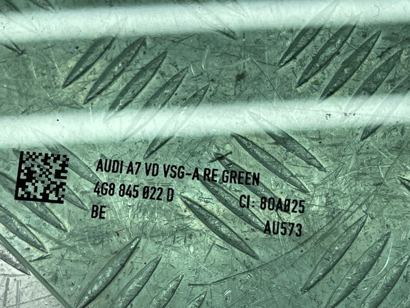 Стекло двери многослойное 4G8845022D Audi A7