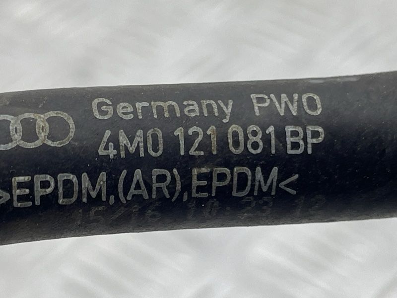 Трубка вентиляционная 4M0121081BP Audi Q7
