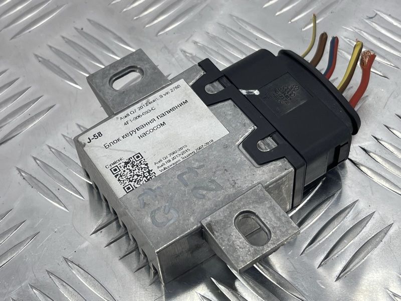 Блок керування паливним насосом 4F1906093C Audi Q7