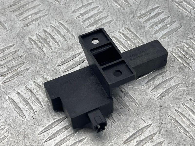 Антена безключового доступу (KESSY) 8K0907247 Audi A6 Audi A4, Audi A4 Allroad, Audi A5, Audi A6, Audi A7, Audi A8, Audi Q5, Audi RS5, Audi RS7, Audi S4, Audi S5, Audi S6, Audi S7, Audi S8, Audi SQ5