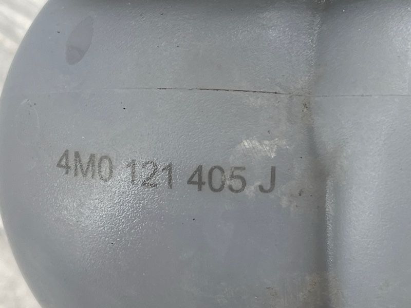 Розширювальний бачок 4M0121405J Audi Q7 Audi Q7