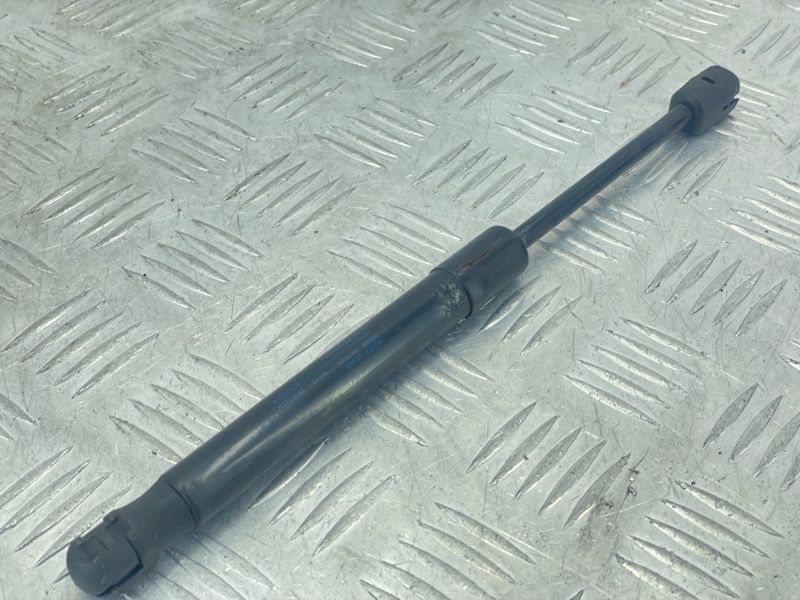 Газовий упор капота 4H0823359D Audi A8