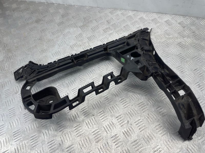 Направляюча заднього бампера 3G8807394C Volkswagen CC