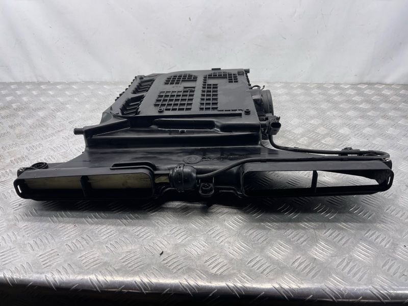 Корпус воздушного фильтра 4M0133837A Audi Q7