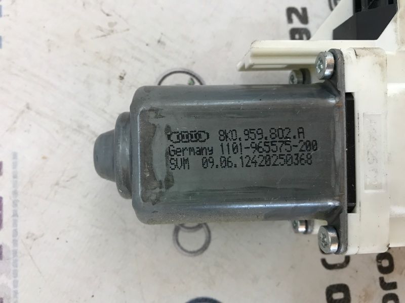 Мотор склопідйомника 8K0959802A Audi Q7