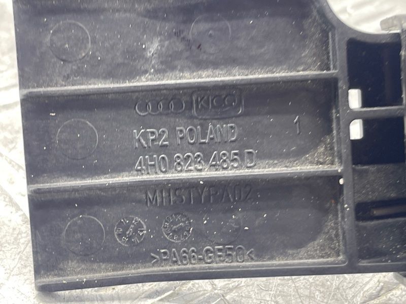 Скоба замка капоту Audi A8