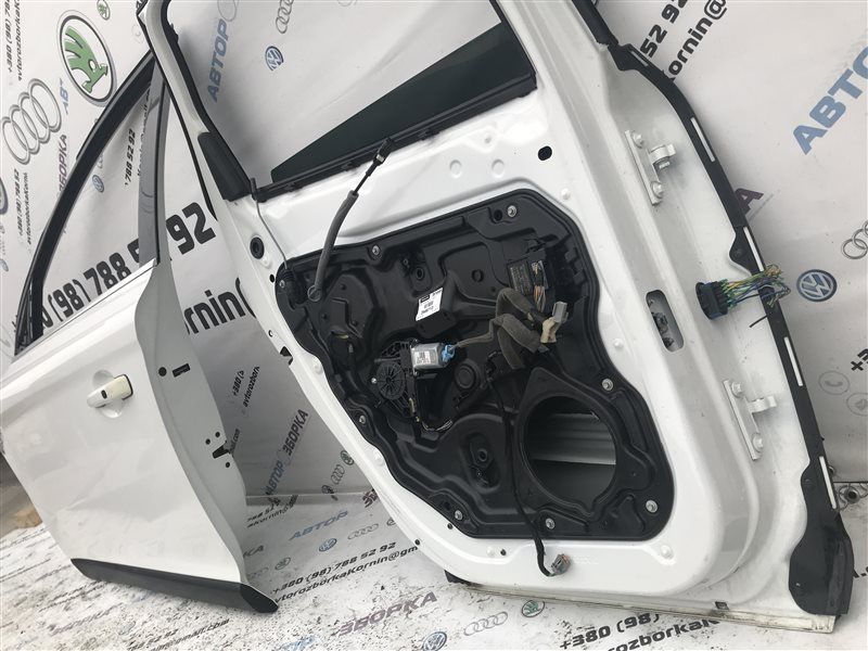 Двері 32228964 Volvo XC60