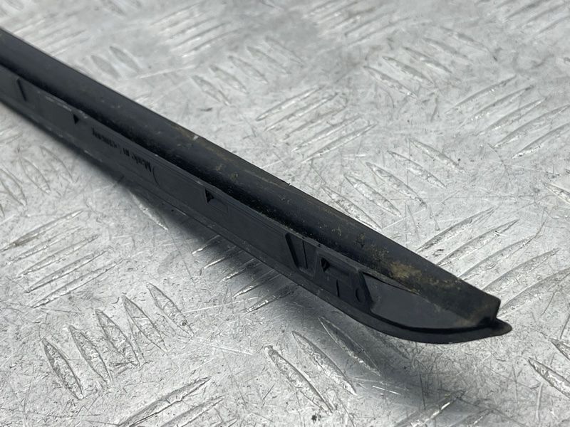 Молдинг лобового скла Audi Q7