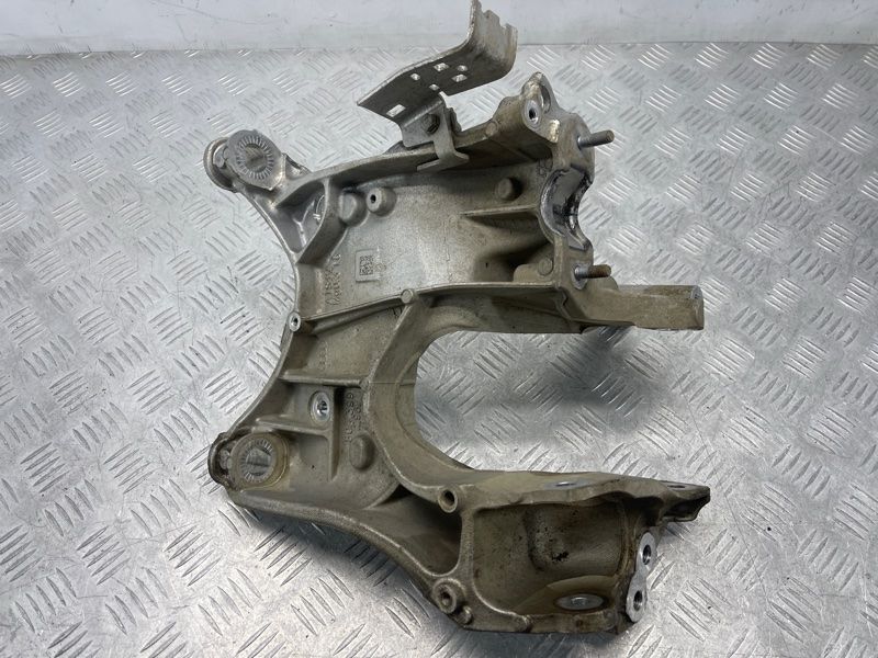 Кронштейн подрамника левый 80A399296S Audi A6 Audi A6, Audi A6 Allroad, Audi A7, Audi A8, Audi Q7, Audi Q8, Audi S6, Audi S7