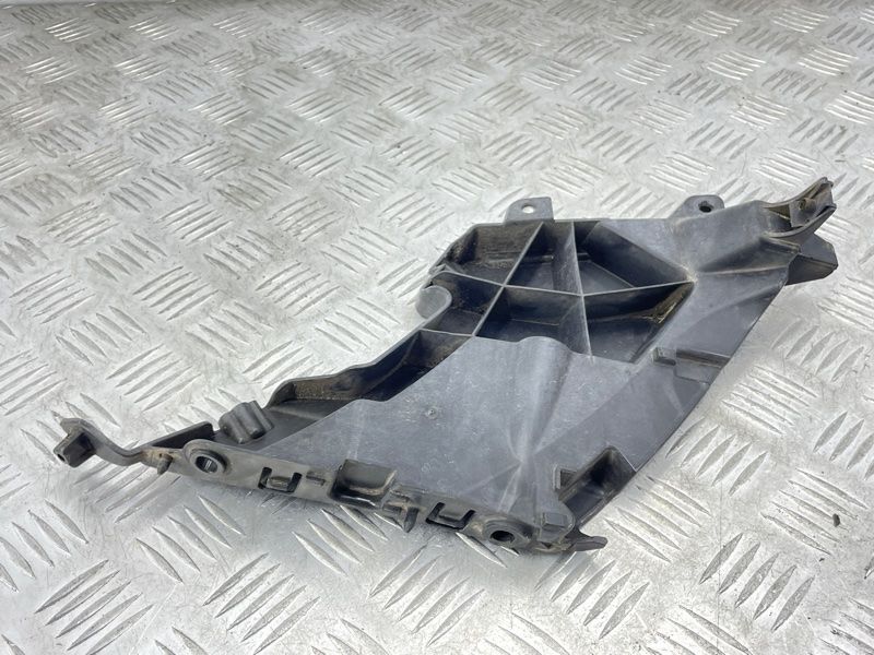 Направляюча переднього бампера 4G8807284C Audi A7