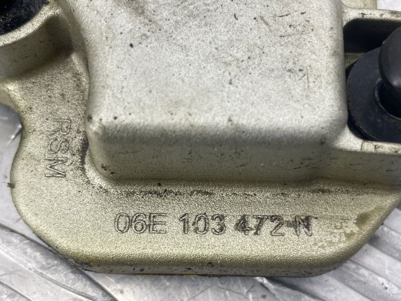 Клапанна кришка 06E103472N Audi Q7