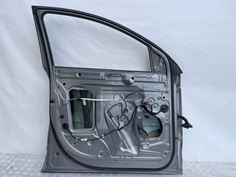 Двері 4L0831051A Audi Q7