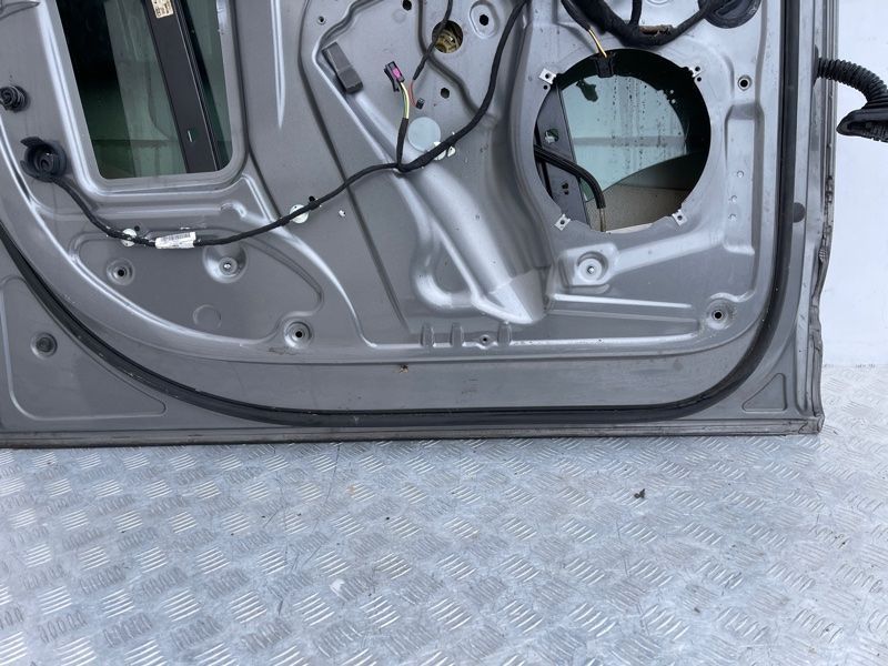 Двері 4L0831051A Audi Q7