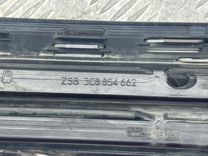 Решітка бампера 3C8854662 Volkswagen CC