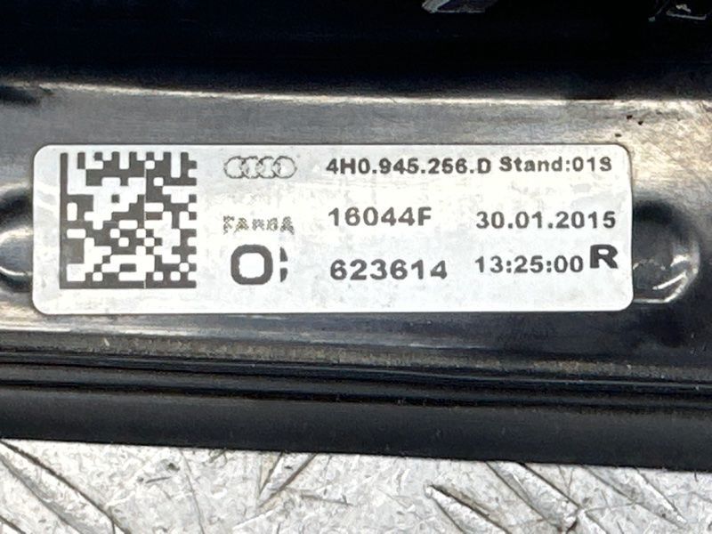 Накладка ліхтаря Audi A8