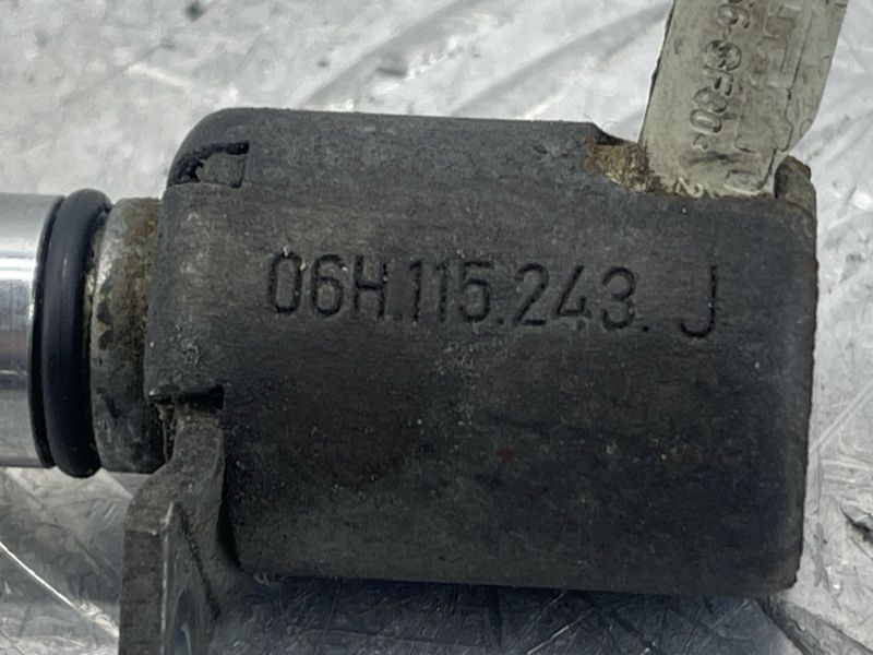 Управляючий клапан 06H115243J Audi S7