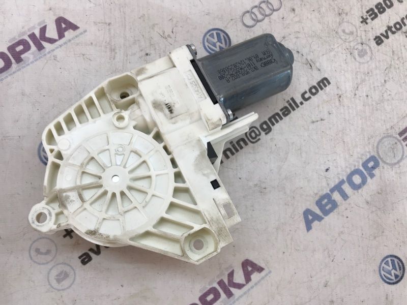 Мотор склопідйомника 8K0959802A Audi Q7