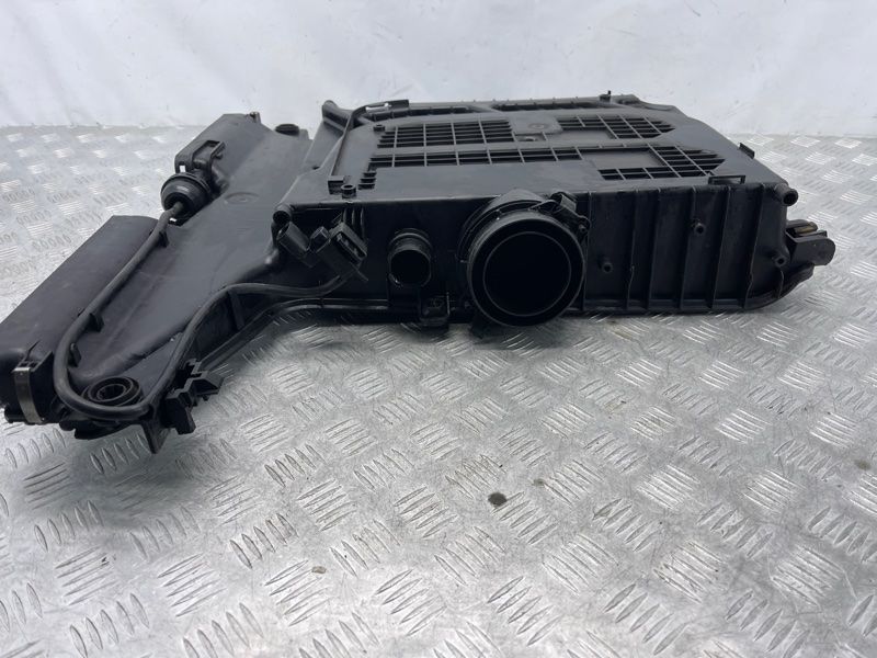 Корпус воздушного фильтра 4M0133837A Audi Q7