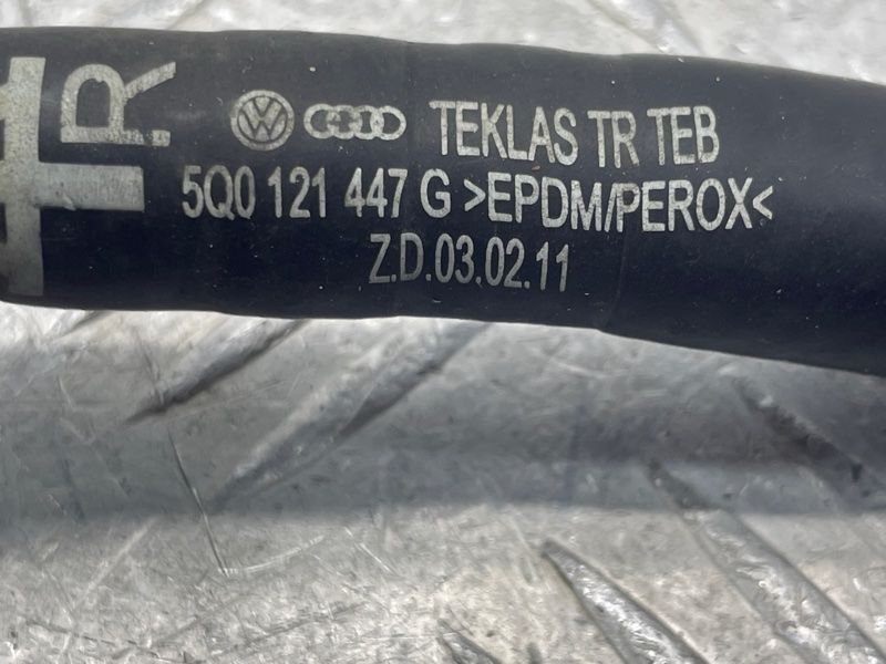 Патрубок 5Q0121447G Volkswagen Tiguan