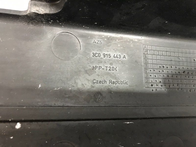 Кришка акумулятора 3C0915443A Volkswagen Tiguan
