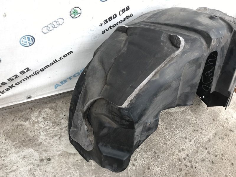 Підкрилок AA8Z7428371A Ford Flex