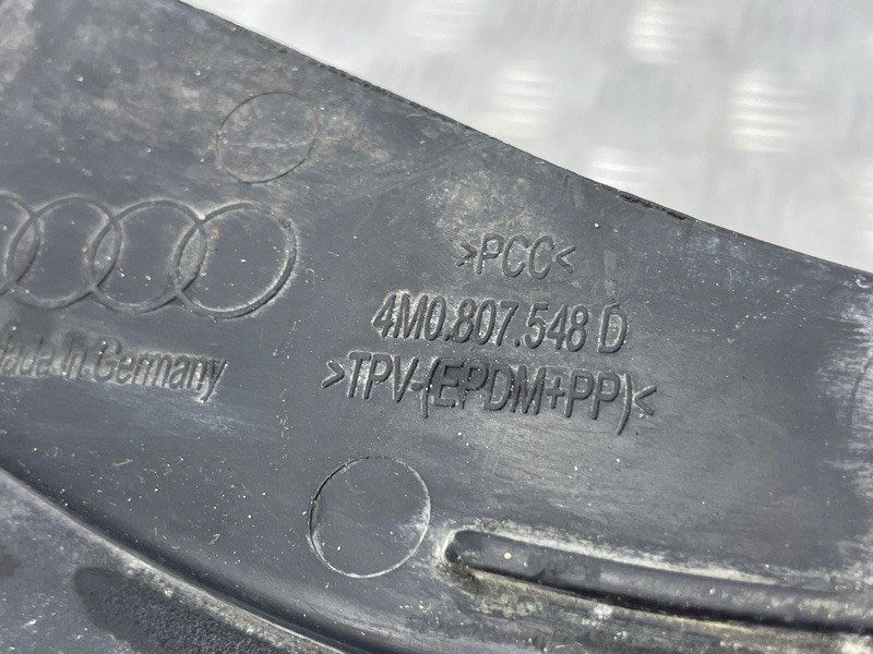 Брызговик 4M0807548D Audi Q7