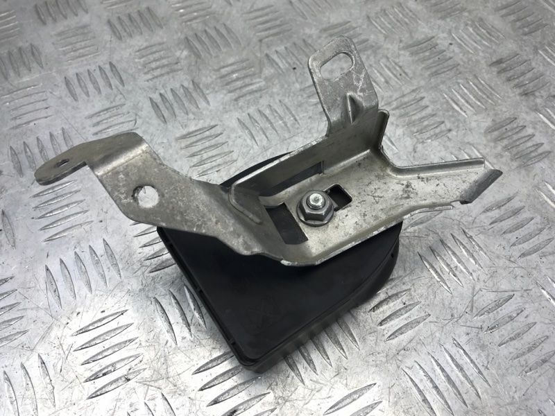 Сирена системи антивикрадення 1K0951605C Audi Touareg Audi A3, Audi A4, Audi A4 Allroad, Audi A5, Audi A6, Audi A7, Audi A8, Audi Q3, Audi Q5, Audi Q7, Audi R8, Audi RS5, Audi RS7, Audi S4, Audi S5, Audi S6, Audi S7, Audi S8, Audi SQ5, Audi TT, Audi TT RS, Audi TTS, Porsche 718 Spyder, Porsche 911, Porsche Cayenne, Porsche Macan, Porsche Panamera, Volkswagen Beetle, Volkswagen CC, Volkswagen Eos, Volkswagen Golf, Volkswagen Golf R, Volkswagen GTI, Volkswagen Jetta, Volkswagen Tiguan, Volkswagen Touareg