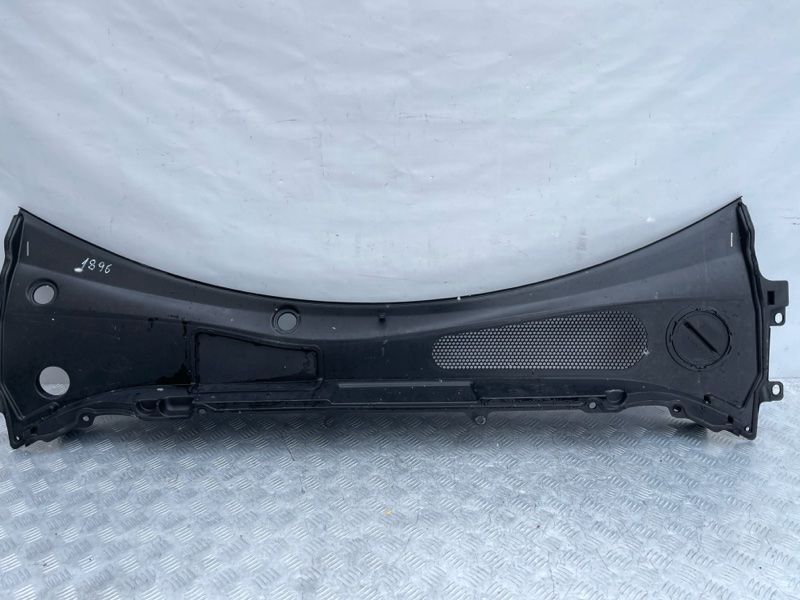 Водовідвідний щиток Volvo XC60