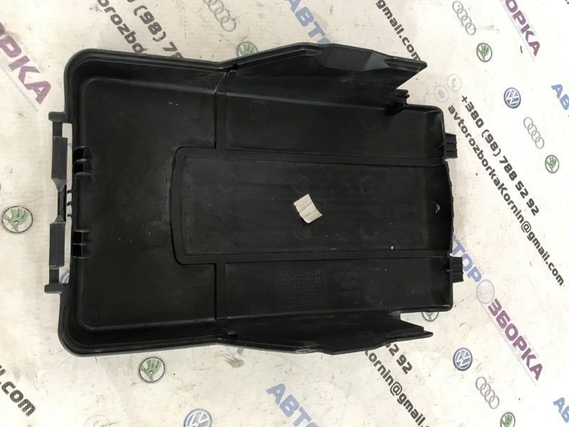 Кришка акумулятора 3C0915443A Volkswagen Tiguan