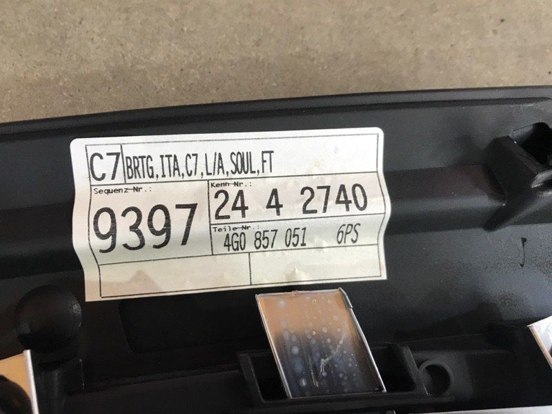 Накладка на торпедо 4G08570516PS Audi A6