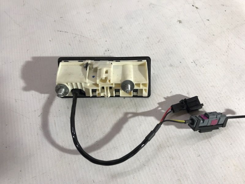 Кнопка замка крышки багажника с камерой 3C9827566A Volkswagen Touareg