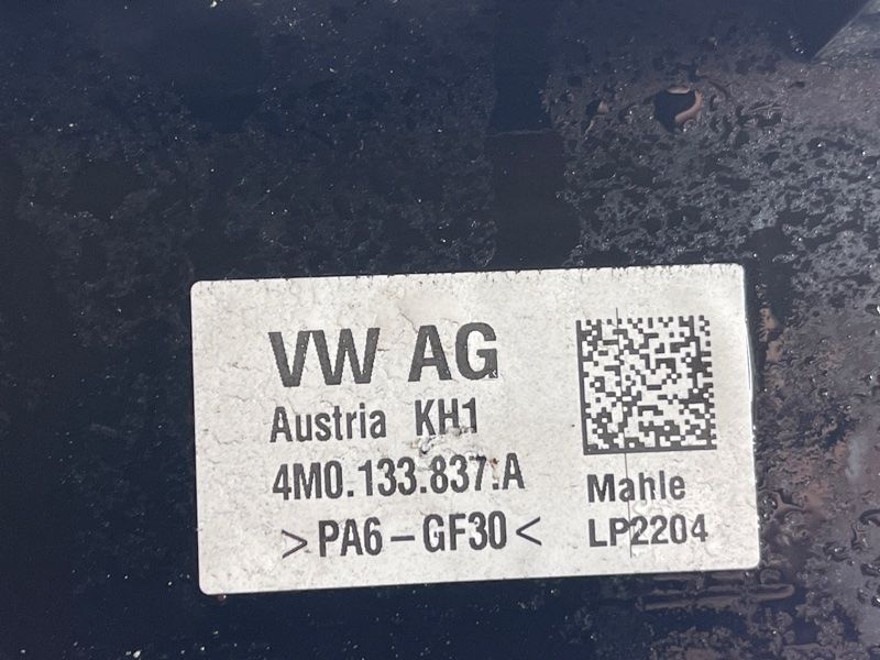 Корпус воздушного фильтра 4M0133837A Audi Q7
