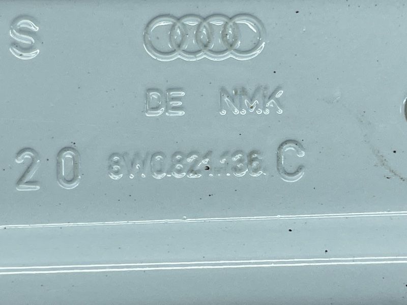 Кронштейн крыла 8W0821136C Audi A4 Allroad