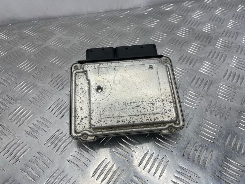 Блок управления двигателем 8U0907115L Audi Q3