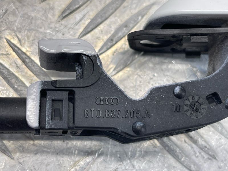 Ручка дверей (keyless) зовнішня 8T0837205A Audi A4