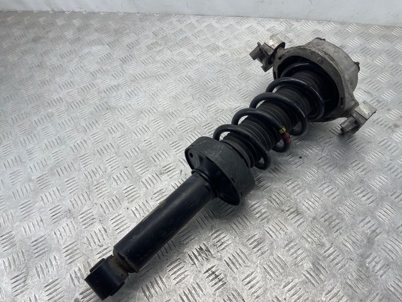 Стойка амортизатора в сборе с пружиной 7P6513029BB Volkswagen Touareg