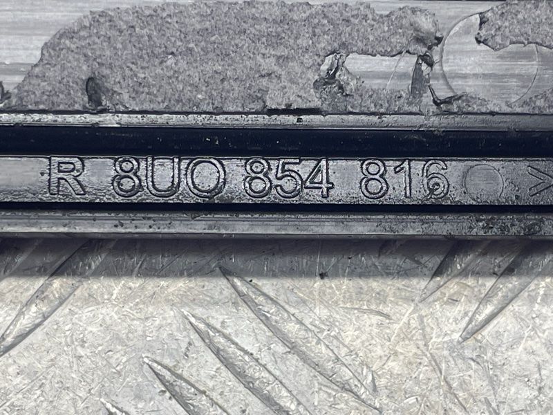 Спойлер кришки багажного відсіку бічний 8U08548165FQ Audi Q3