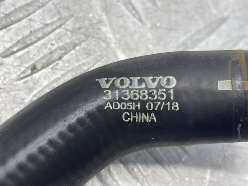 Патрубок системи охолодження 31368351 Volvo XC60