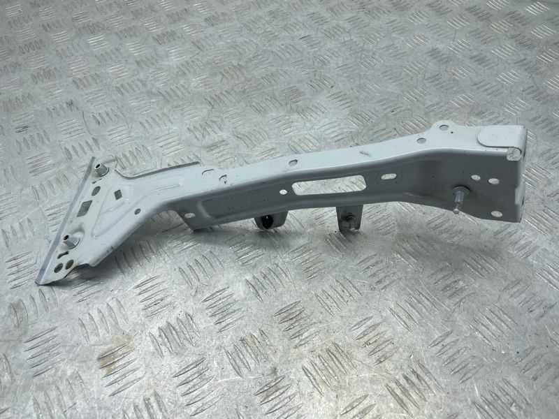 Кронштейн крыла 8W0821136C Audi A4 Allroad